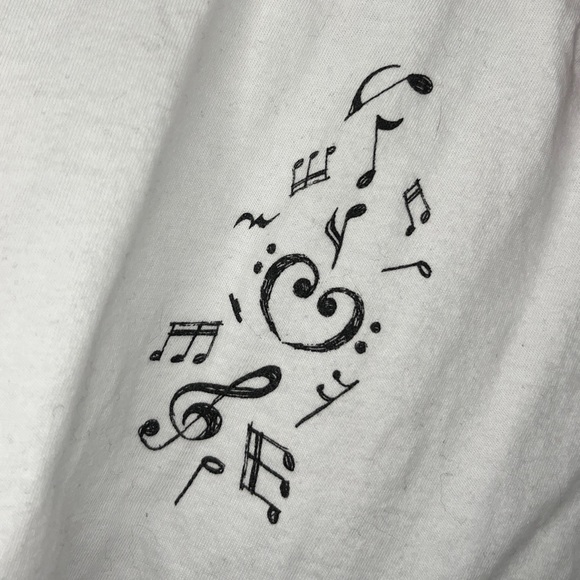 NWOT Burgundy and White 3/4 sleeve t-shirt front tie musical notes detail - Picture 3 of 5